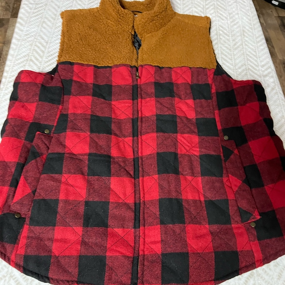 Maurices Woman’s Size 2X Buffalo Plaid Flannel Quilted Vest Full Zip Pockets